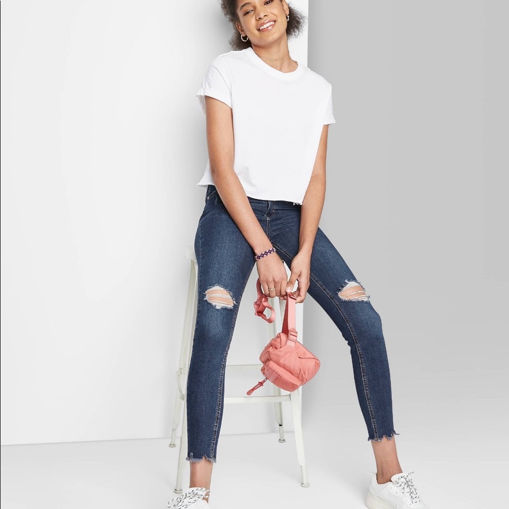 NWT Wild Fable Highest Rise Skinny Distressed Jeans! Size 6 28 inch waist